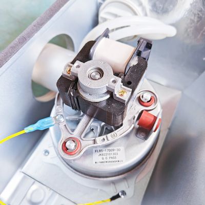Estilo que encajona montado en la pared de acero inoxidable 26Kw de L1PB26-A (F4) Shell Gas Hot Water Boiler